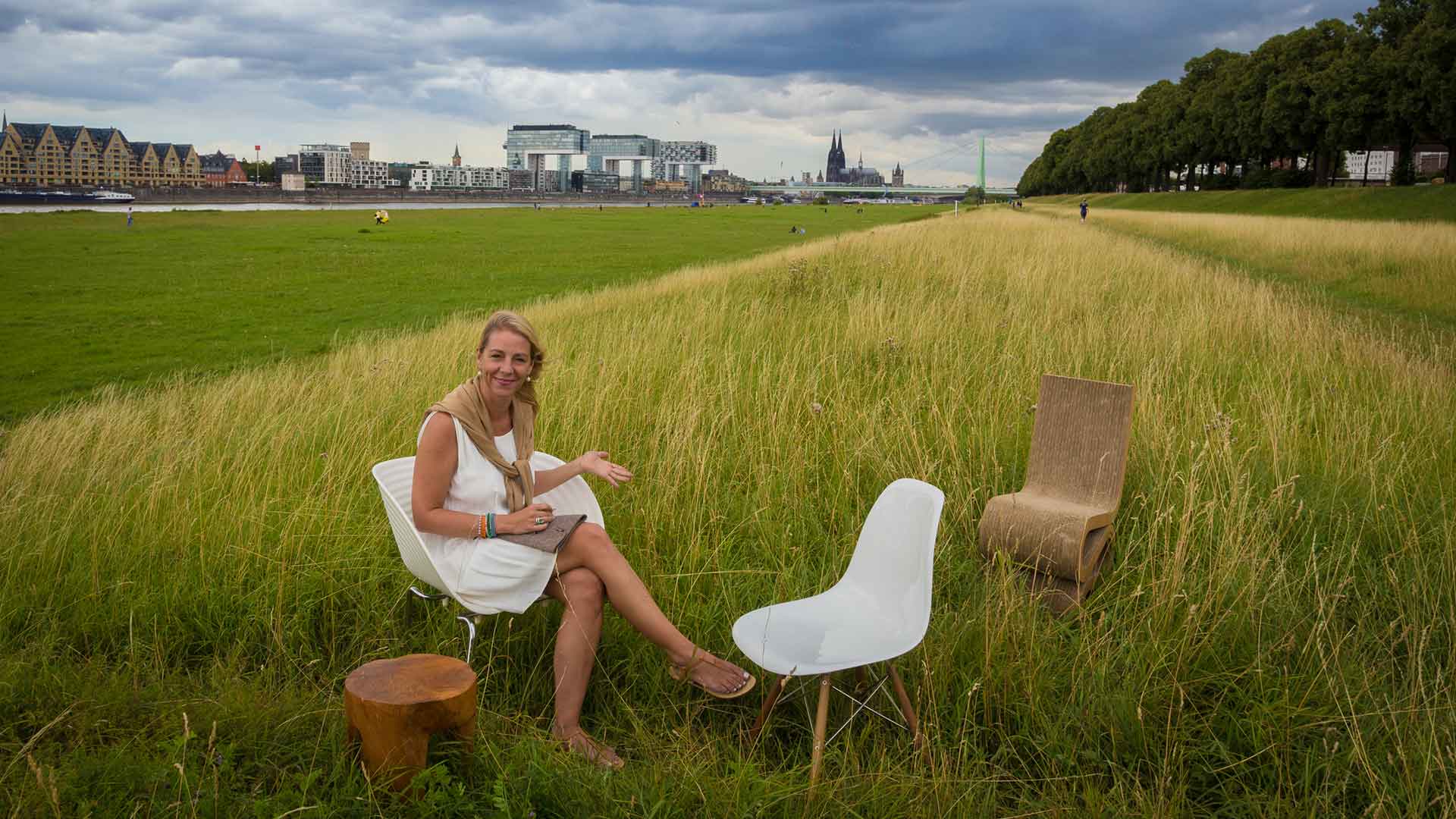 offen &  willkommen heißend